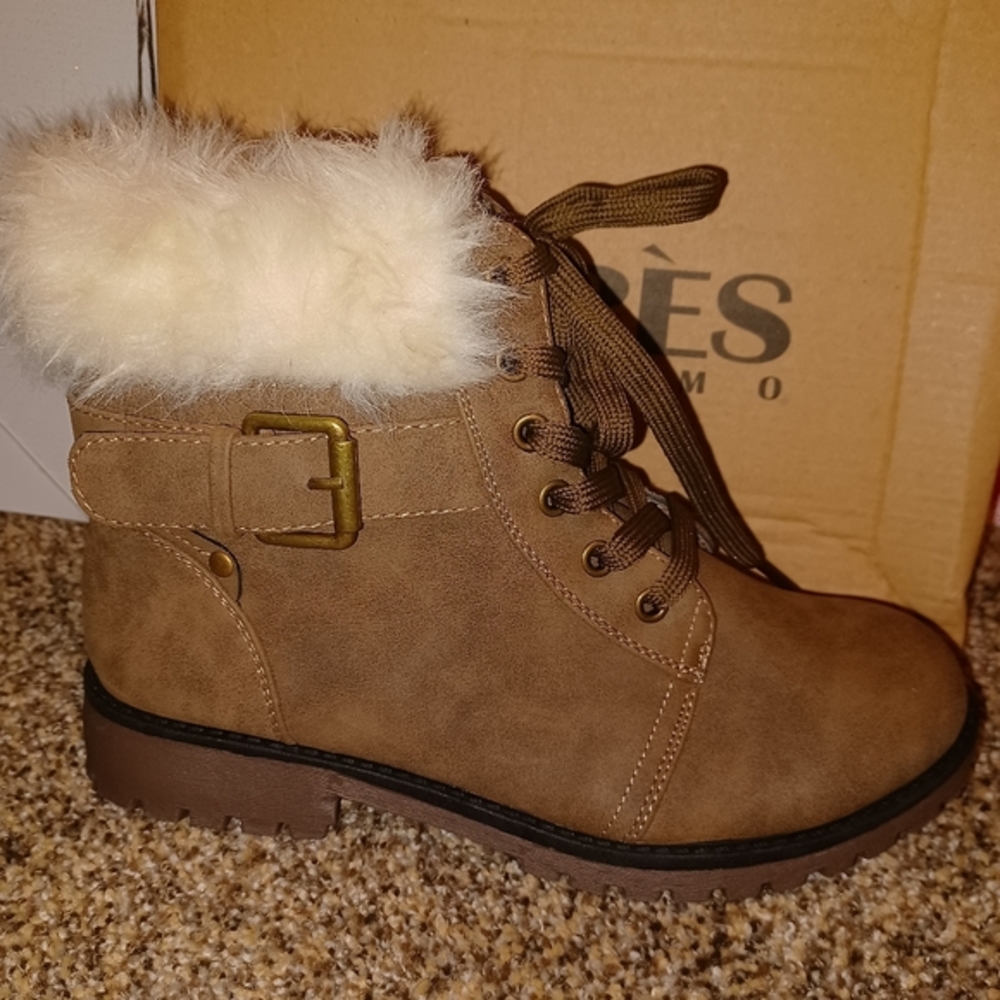 Chestnut lace up boots